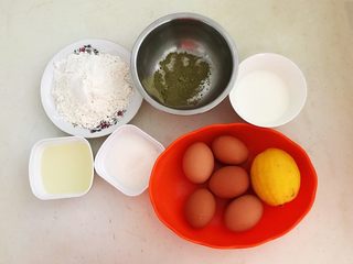 1、茶香戚风蛋糕,准备好所有的食材