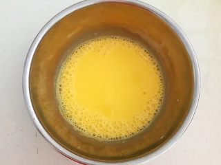 6、茶香戚风蛋糕,充分调匀,直到完全融合
