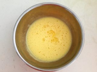 8、茶香戚风蛋糕,搅拌均匀,直到完全融合