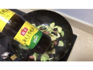 13、西葫芦炒火腿,少许蚝油