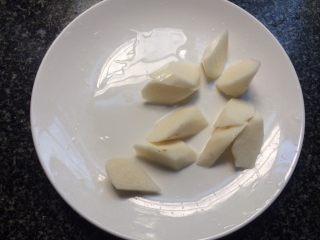 7、山药苹果泥,切小块