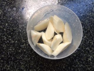 8、山药苹果泥,同样放入蒸架