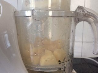 9、山药苹果泥,一起蒸10分钟左右