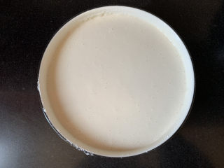 2、经典小吃驴打滚,搅拌均匀，过筛一次