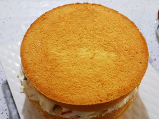 16、艾莎生日蛋糕,按照这样直至所有蛋糕片用完