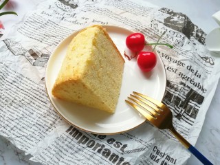 19、亚麻籽戚风蛋糕,切开看看里面，组织细腻，下午茶吃刚刚好。