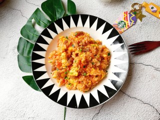 11、宝宝辅食—番茄和牛蛋炒饭,装碗~特别的香~