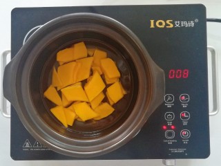 5、南瓜泥,煮8分钟