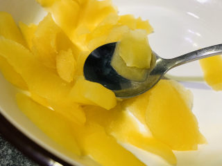 4、苹果饼,先取出,搅拌一遍;