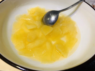 5、苹果饼,第二次,同样转1分30秒,取出搅拌一遍;