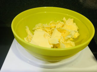 8、苹果饼,黄油适量,主要为了增加香味;