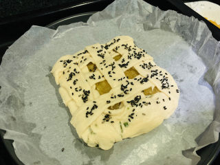 15、苹果饼,表面撒芝麻,黑芝麻白芝麻都可以;