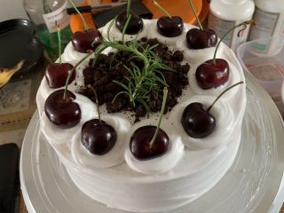 15、爸爸的蛋糕,放樱桃