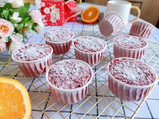 1、圣诞雪花芝士纸杯蛋糕（红丝绒纸杯蛋糕）,成品图！