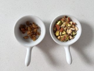 4、红薯酸奶小蛋糕,压碎的坚果