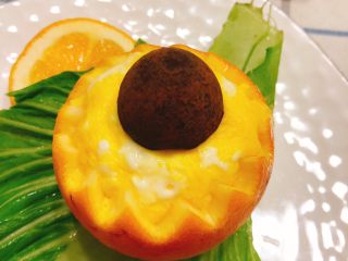 14、橙子蒸蛋-12m➕宝宝辅食,放上一颗儿童版巧克力，多放一会，巧克力会慢慢化开，就着蛋液非常好吃。