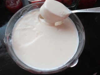 3、#辅食计划#~芒果酸奶杯,就会变得稠厚，口感也好。