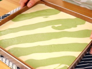 8、圣诞草莓蛋糕卷,摇匀，轻震出气泡