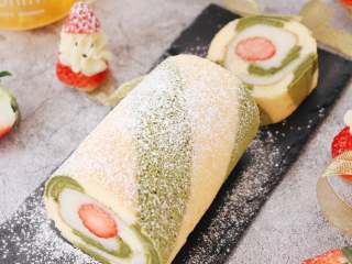 12、圣诞草莓蛋糕卷,节日的气氛，消除了我们工作的疲惫，心里会有些期待与温暖。