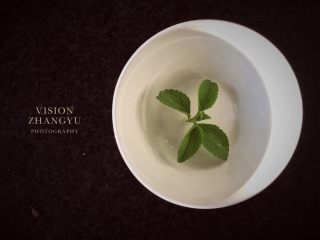 2、夏日西柚MOJITO,新鲜薄荷几小片即可。