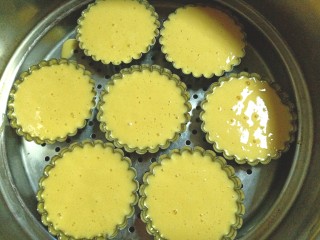 12、蒸蓝莓鸡蛋糕,倒入面糊