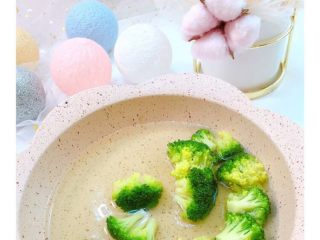 2、小熊松饼,西兰花焯水