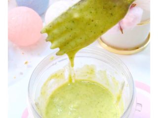 6、小熊松饼,搅拌均匀至无颗粒