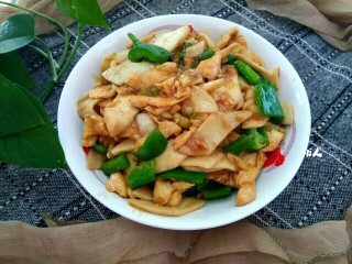 13、杏鲍菇青椒炒鸡肉,成品图