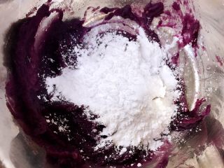 5、芋圆红豆烧仙草,紫薯泥里加入木薯粉，木薯粉的量没有固定