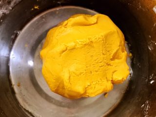 8、芋圆红豆烧仙草,揉成团