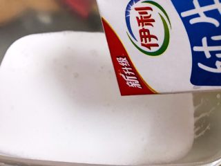 14、芋圆红豆烧仙草,加入牛奶