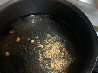 35、清汤牛肉面,加入胡椒粉，盐，味精