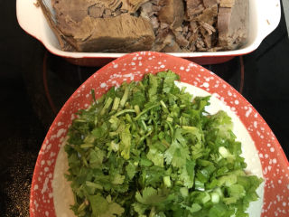 39、清汤牛肉面,牛肉切片，香菜香葱切末