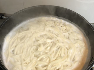 41、清汤牛肉面,面条入锅是个技术活儿，一个人没法拍