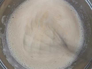 15、麻薯包,倒回小锅里慢火加热并且不断搅拌