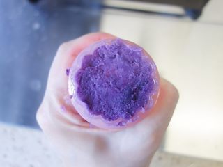 7、给孩子一个仪式感的中秋节 婴幼儿都能吃的,准备一个模具，放好插片将凹槽填满