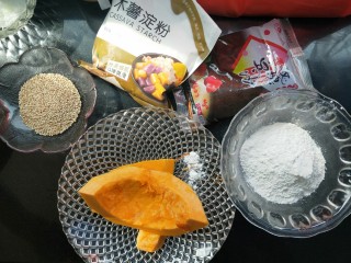 1、南瓜糯米夹心饼,准备食材,如果没有木薯粉可以全用糯米粉。或者用玉米淀粉。
