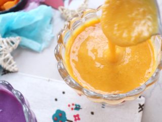 7、奶香南瓜紫薯泥,具体稀稠度，大家可根据宝宝的进食辅食情况调整