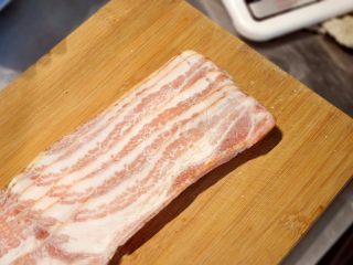 2、法式咸派【魔法蛋糕】,培根，根据需要的量切成小块