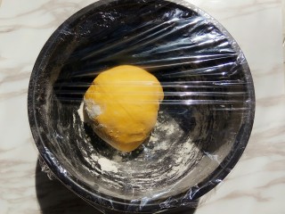 9、奶香小星星南瓜馒头,放在温暖的地方，东北天凉我直接放在阳光下面了