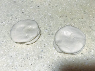 12、“咬春”春饼,两片面皮重叠