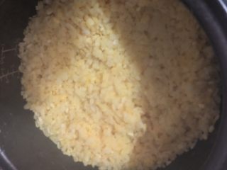 4、自制香糯绿豆馅,煮好的绿豆没有一点水分，这节省了大量炒制的时间