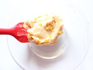 7、自制宝宝鸡肉蔬菜肠（适合24个月以上的宝宝）,加入玉米粒搅拌