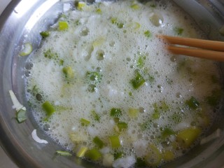 5、米饭鸡蛋山药饼,搅拌均匀即可。