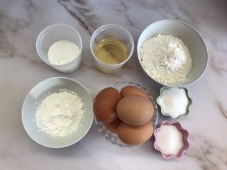 1、八寸戚风蛋糕,准备好食材