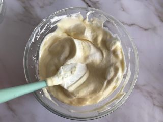 13、八寸戚风蛋糕,上下翻拌均匀