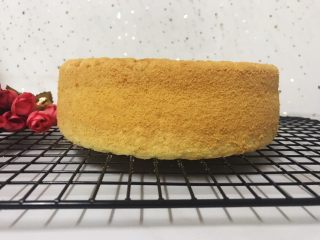 17、八寸戚风蛋糕,脱模