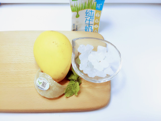 1、芒果牛奶燕窝,准备材料