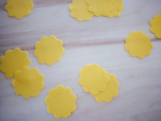 8、蝴蝶面 宝宝辅食,把一朵朵小花取出来