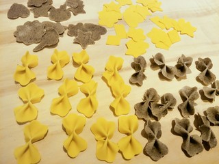 9、蝴蝶面 宝宝辅食,用筷子夹一下,就成了蝴蝶结啦